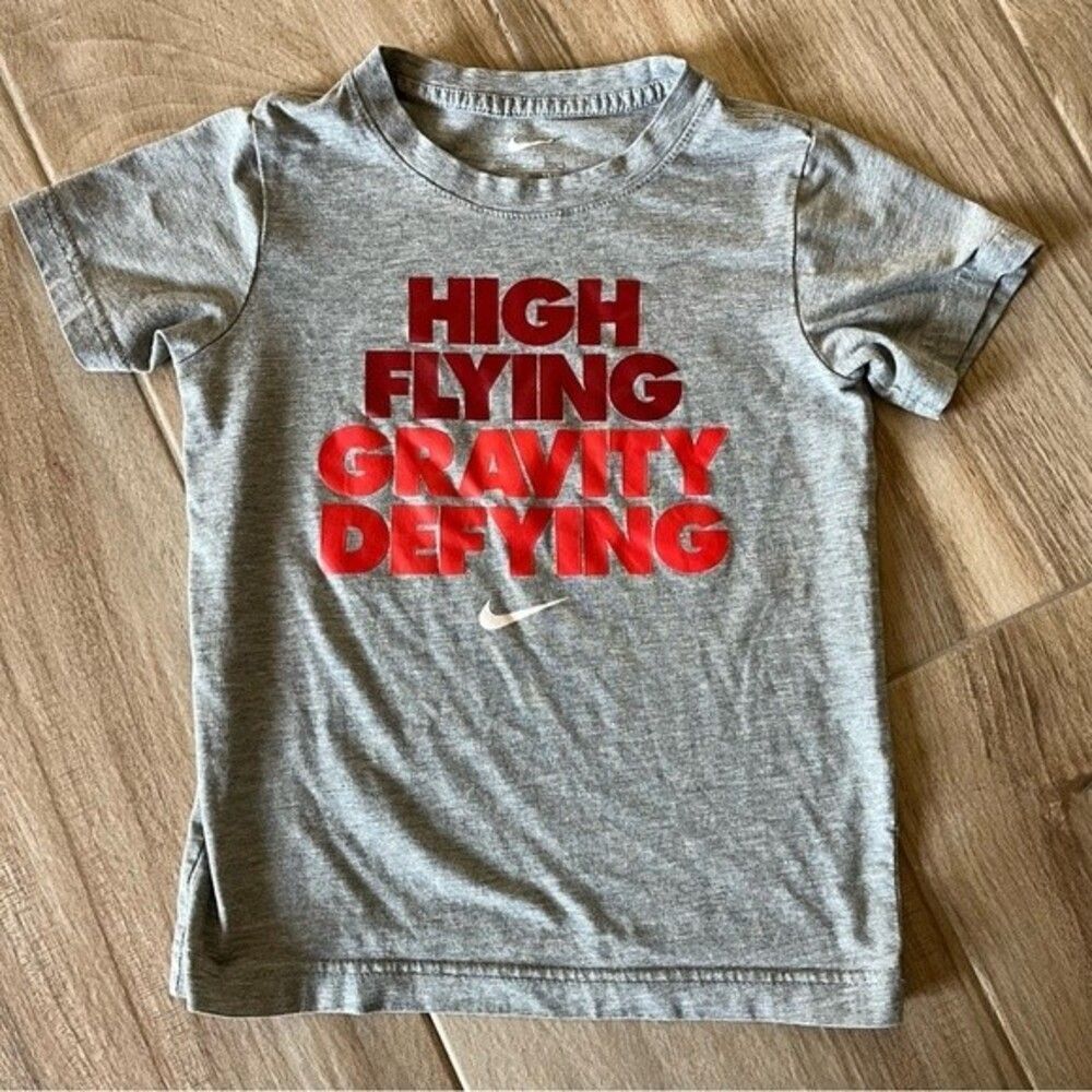 NIKE High Flying Gravity Defying Graphic Tee Shirt Size Medium